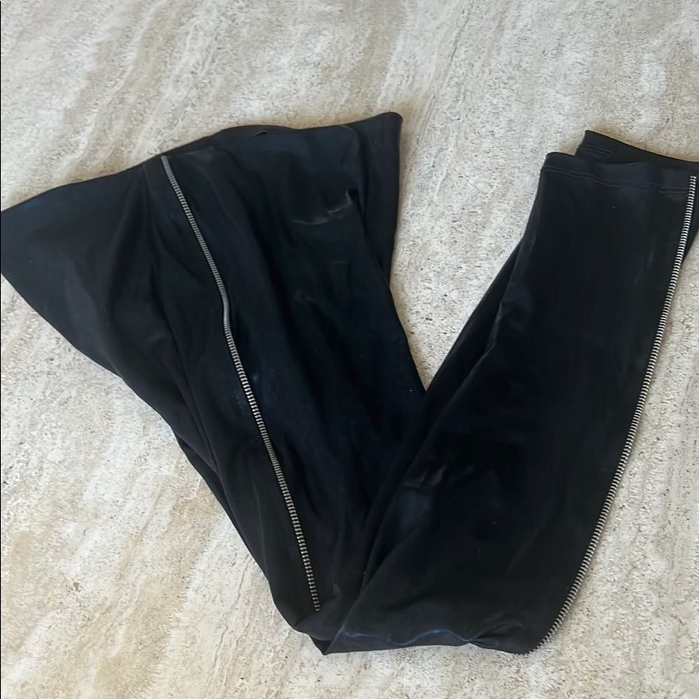 Black Leggings with Side Zipper Detail